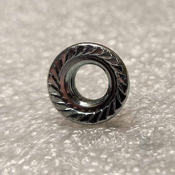 M8 grooved assembly nuts for split rims
